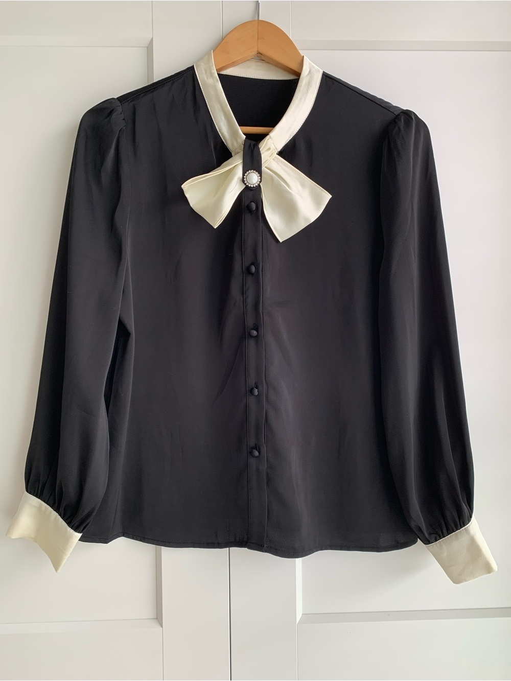 Black Button Down Long-Sleeve Bow Blouse Women's size M